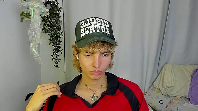 santy-kitty online show from October 6, 2:49 am