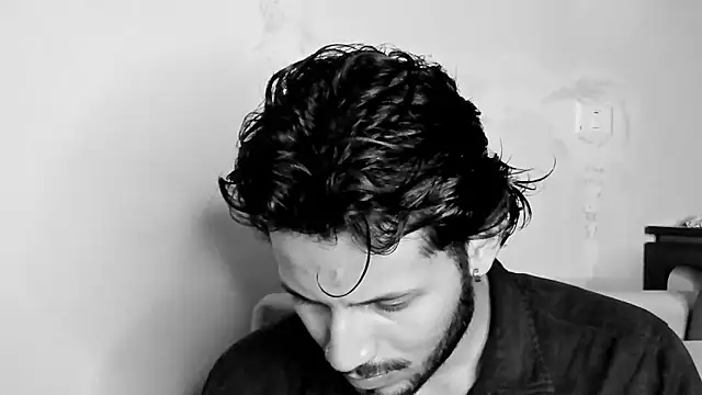 Nicholasrodrii online show from February 18, 12:15 am