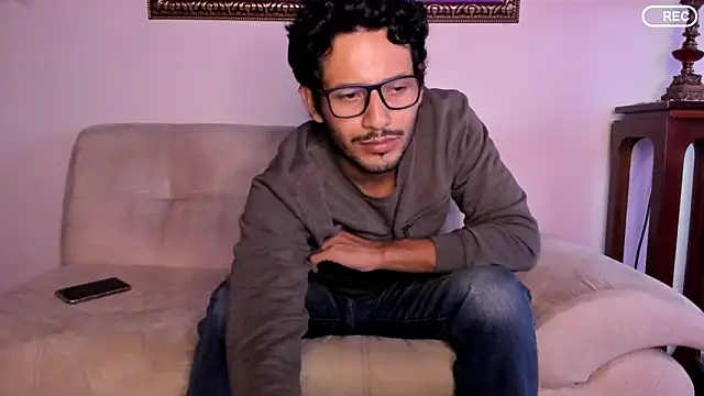 Nicholasrodrii online show from December 16, 10:39 pm