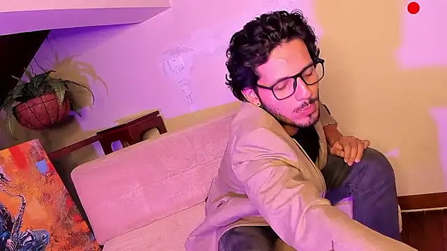 Nicholasrodrii online show from December 29, 10:36 pm