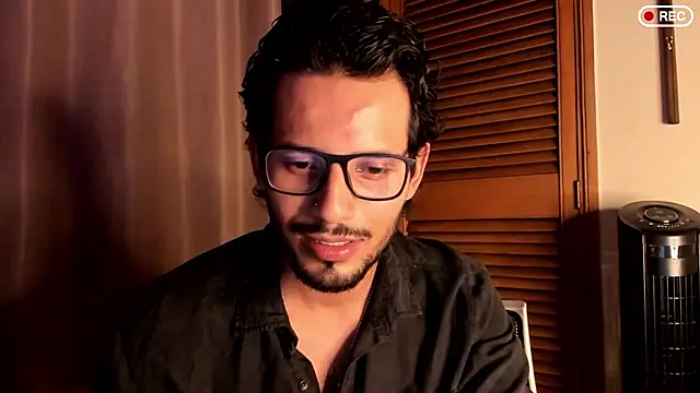 Nicholasrodrii online show from September 8, 11:37 pm