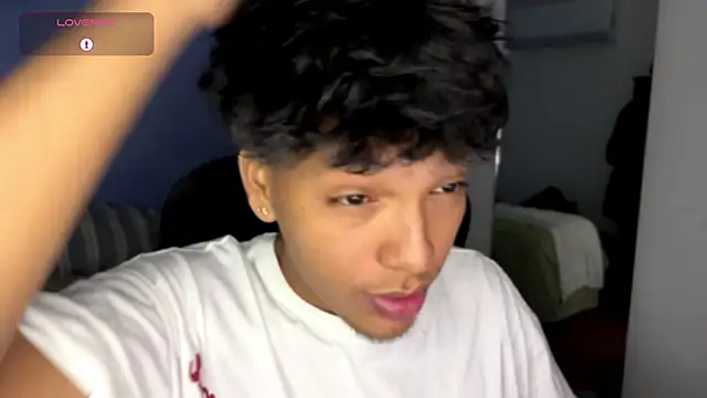 Snapshot of Xander_bonnet1 chatting on September 18, 11:12 am Xander bonnet1 online show from September 18, 11:12 am