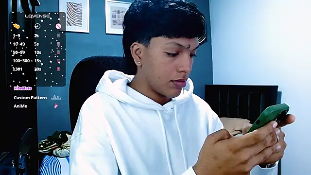 Snapshot of Xander_bonnet1 chatting on January 28, 5:03 pm Xander bonnet1 online show from January 28, 5:03 pm