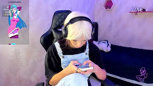 andy bell x online show from November 20, 2:22 am