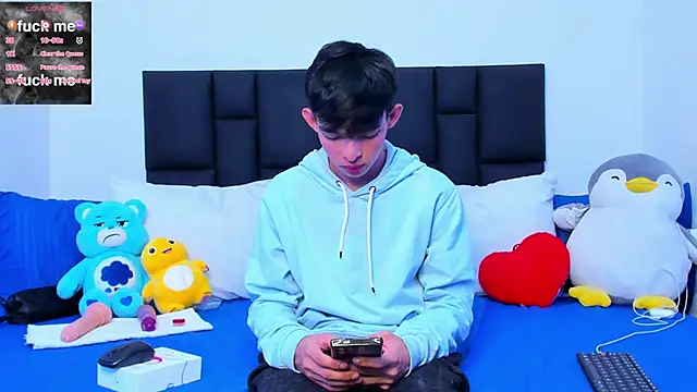 Snapshot of Tonny_twink_ chatting on March 8, 7:35 am Tonny twink online show from March 8, 7:35 am