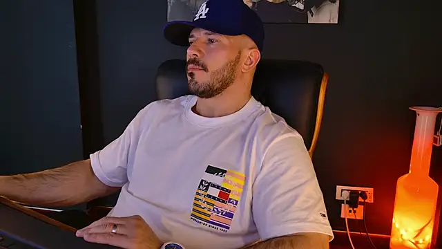 AngeloEric online show from April 1, 11:34 am