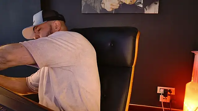 AngeloEric online show from March 15, 9:39 am