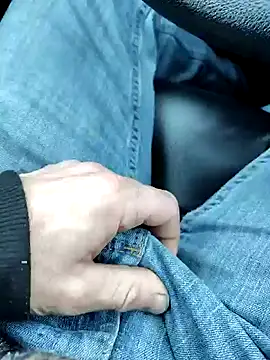 Snapshot of armdy371 chatting on January 6, 9:43 pm armdy371 online show from January 6, 9:43 pm