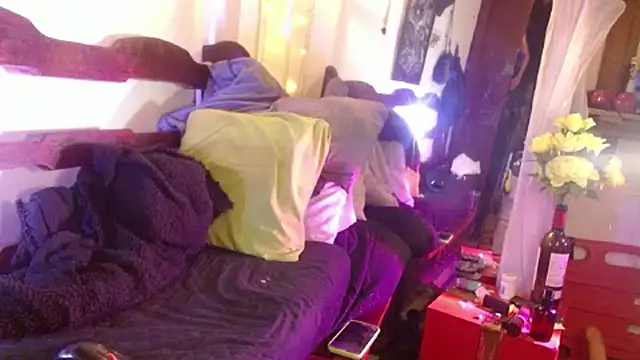 laye19 online show from March 21, 10:20 am