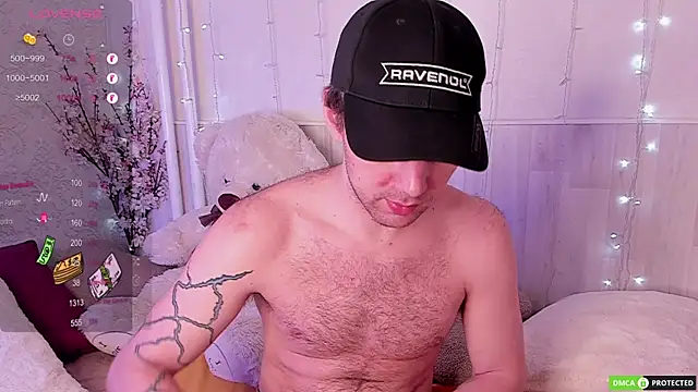 ArthurWhitee online show from November 5, 9:00 am