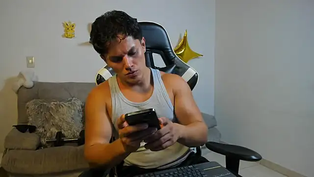 julian wallace online show from December 16, 12:28 am