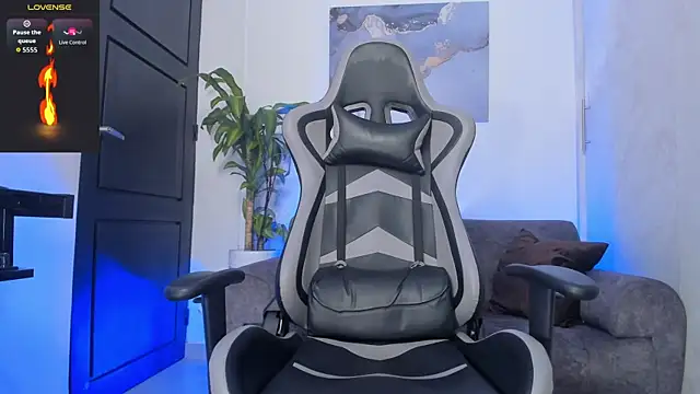 Yeiko Romero  online show from October 18, 9:03 am