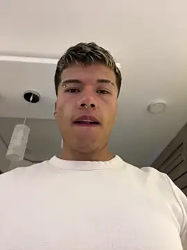 Snapshot of Logan_smith1 chatting on March 18, 11:31 pm Logan smith1 online show from March 18, 11:31 pm