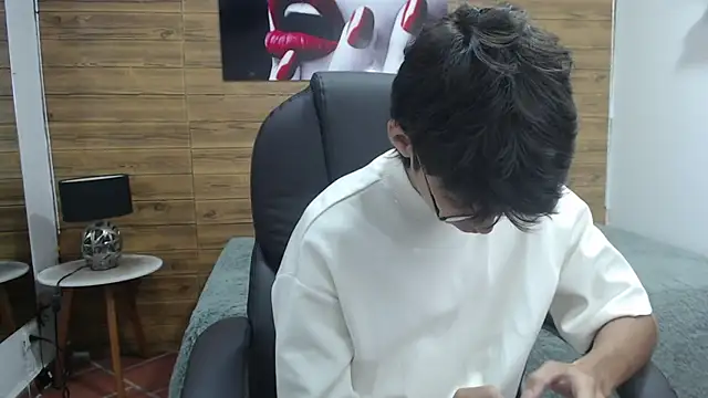 Snapshot of jhoellx chatting on January 15, 12:25 pm jhoellx online show from January 15, 12:25 pm