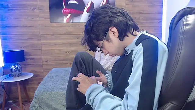Snapshot of jhoellx chatting on January 24, 12:52 pm jhoellx online show from January 24, 12:52 pm