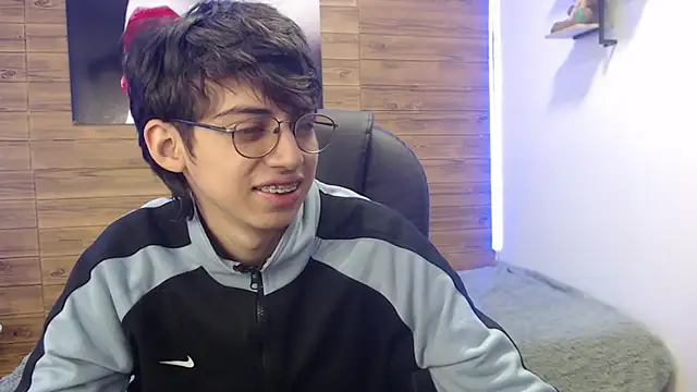Snapshot of jhoellx chatting on January 25, 12:37 pm jhoellx online show from January 25, 12:37 pm