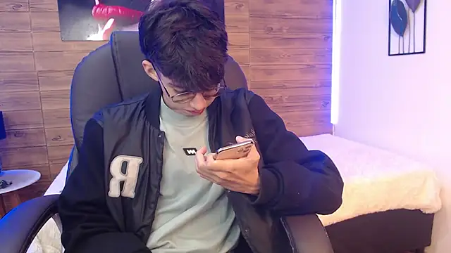 Snapshot of jhoellx chatting on December 6, 12:49 pm jhoellx online show from December 6, 12:49 pm