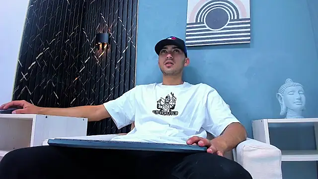 Liam crox online show from January 2, 12:46 pm