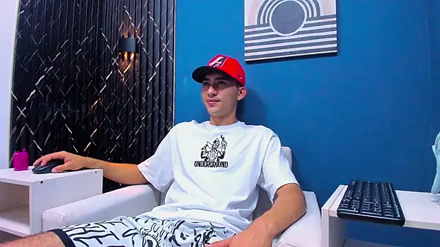 Liam crox online show from February 4, 5:34 pm