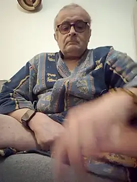 Snapshot of Bretoncool chatting on March 2, 9:08 pm Bretoncool online show from March 2, 9:08 pm