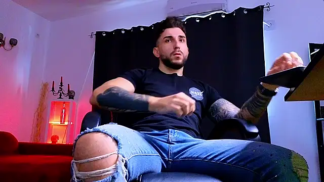 MightyAaron66 online show from October 14, 6:20 am