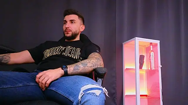 MightyAaron66 online show from December 12, 12:22 pm