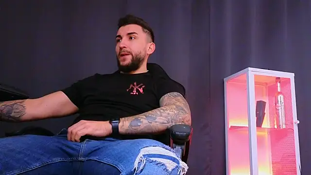 MightyAaron66 online show from December 13, 8:10 am