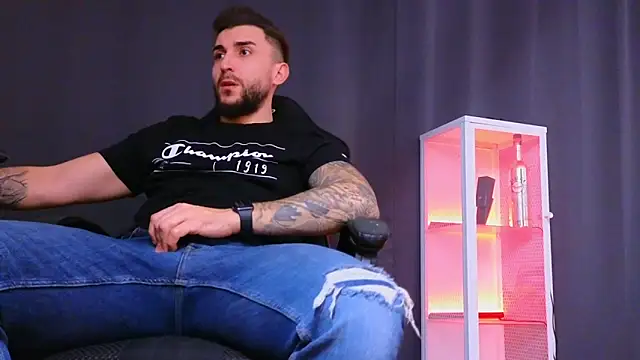 MightyAaron66 online show from December 14, 3:36 pm