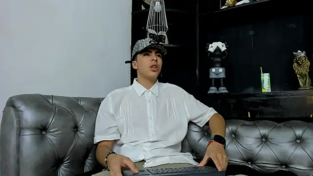 HeellBoy  online show from November 27, 2:48 am