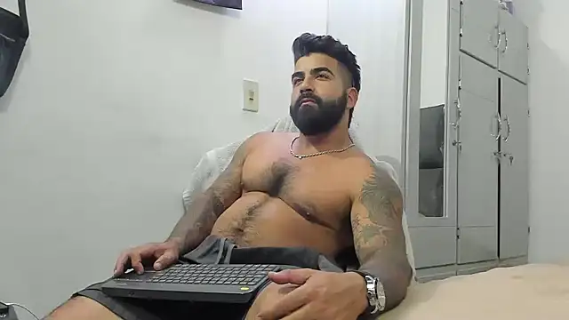 Snapshot of Lyon_vach chatting on February 7, 3:45 am Lyon vach online show from February 7, 3:45 am