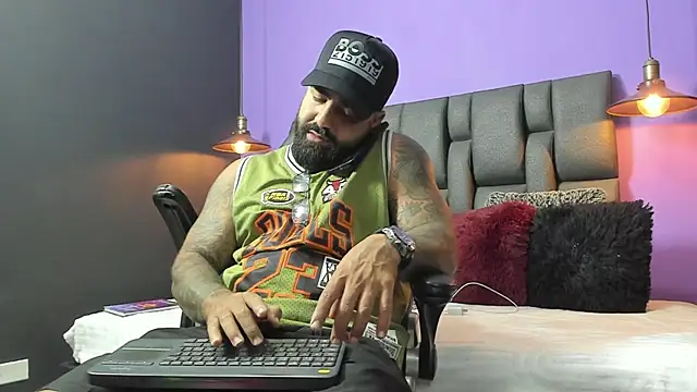 Snapshot of Lyon_vach chatting on September 17, 8:43 pm Lyon vach online show from September 17, 8:43 pm