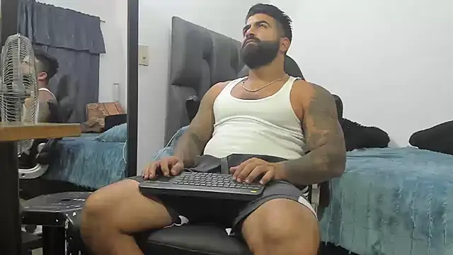 Snapshot of Lyon_vach chatting on December 10, 1:07 am Lyon vach online show from December 10, 1:07 am