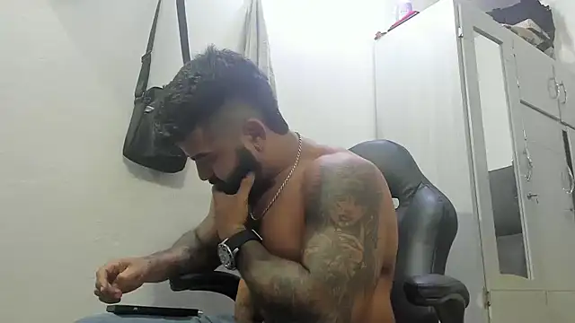 Snapshot of Lyon_vach chatting on January 26, 6:58 pm Lyon vach online show from January 26, 6:58 pm