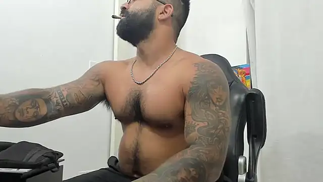 Snapshot of Lyon_vach chatting on March 18, 11:31 pm Lyon vach online show from March 18, 11:31 pm