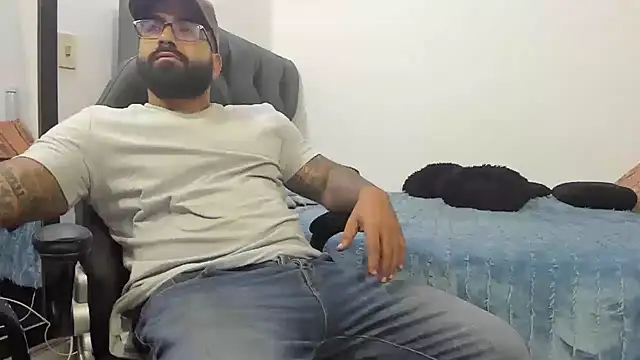 Snapshot of Lyon_vach chatting on December 8, 1:13 am Lyon vach online show from December 8, 1:13 am