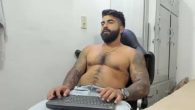 Snapshot of Lyon_vach chatting on February 7, 2:58 pm Lyon vach online show from February 7, 2:58 pm
