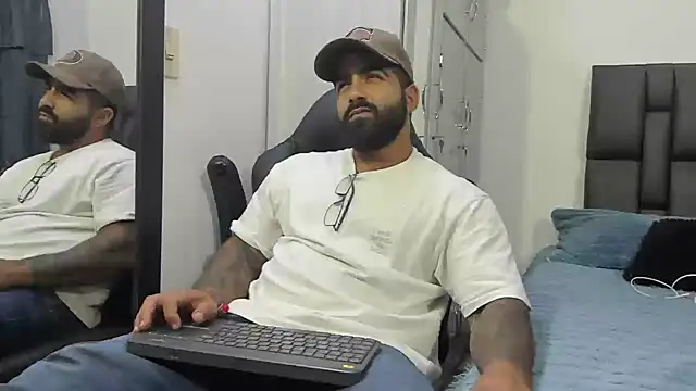 Snapshot of Lyon_vach chatting on December 15, 1:57 am Lyon vach online show from December 15, 1:57 am