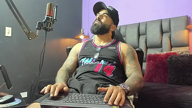 Snapshot of Lyon_vach chatting on September 22, 9:58 pm Lyon vach online show from September 22, 9:58 pm