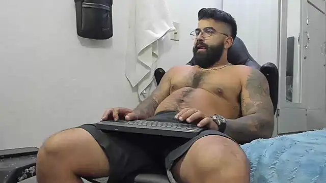 Snapshot of Lyon_vach chatting on January 17, 2:50 am Lyon vach online show from January 17, 2:50 am