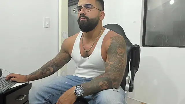 Snapshot of Lyon_vach chatting on February 26, 7:47 pm Lyon vach online show from February 26, 7:47 pm