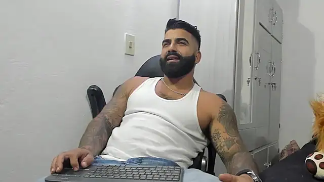 Snapshot of Lyon_vach chatting on December 29, 10:47 pm Lyon vach online show from December 29, 10:47 pm