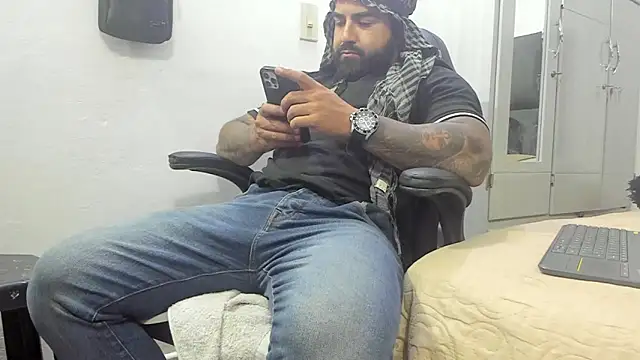 Snapshot of Lyon_vach chatting on January 29, 7:53 pm Lyon vach online show from January 29, 7:53 pm