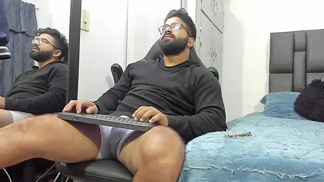 Snapshot of Lyon_vach chatting on December 17, 2:44 pm Lyon vach online show from December 17, 2:44 pm