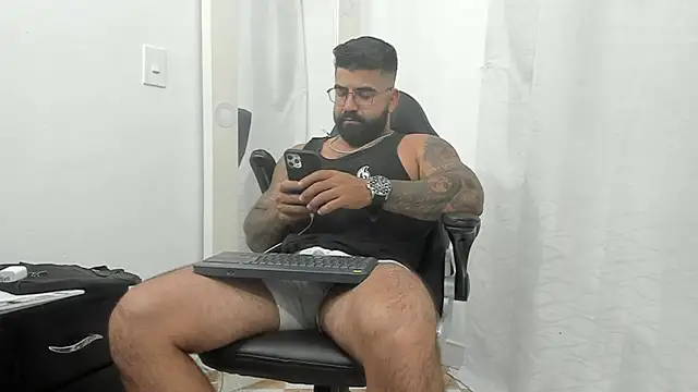 Snapshot of Lyon_vach chatting on March 12, 9:45 pm Lyon vach online show from March 12, 9:45 pm