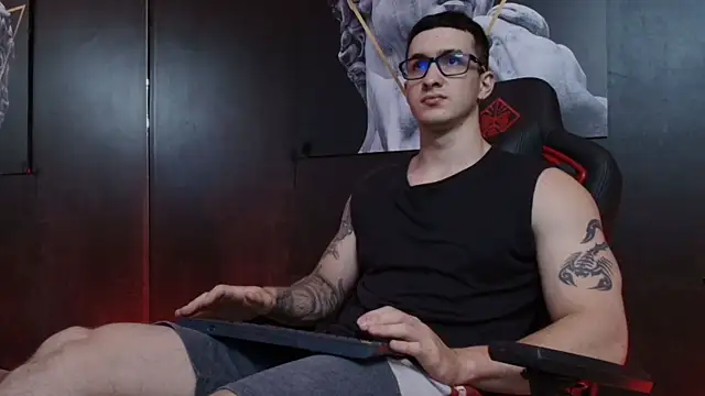 JacksonOlsenn online show from October 11, 9:19 pm