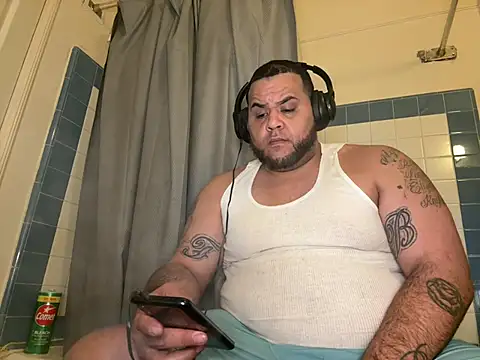 Snapshot of fatboyjayohh126 chatting on March 8, 9:13 am fatboyjayohh126 online show from March 8, 9:13 am