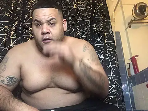 Snapshot of fatboyjayohh126 chatting on December 27, 4:04 am fatboyjayohh126 online show from December 27, 4:04 am