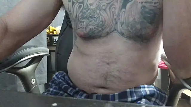 Snapshot of overaveragefreak4you chatting on February 4, 8:13 am overaveragefreak4you online show from February 4, 8:13 am