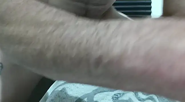 Snapshot of overaveragefreak4you chatting on December 6, 7:54 am overaveragefreak4you online show from December 6, 7:54 am