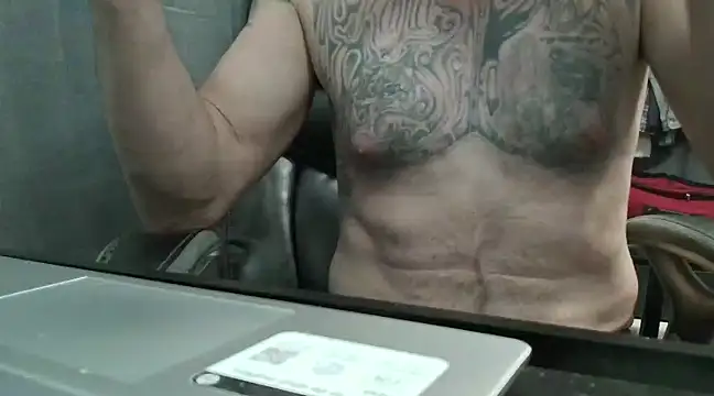 Snapshot of overaveragefreak4you chatting on January 5, 7:07 am overaveragefreak4you online show from January 5, 7:07 am